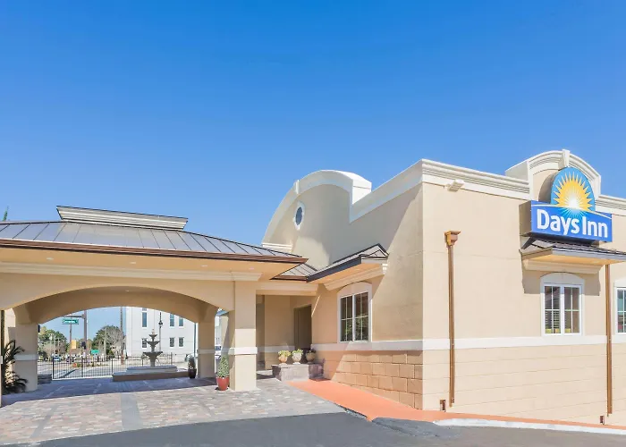 Days Inn By Wyndham Pensacola - Historic Downtown