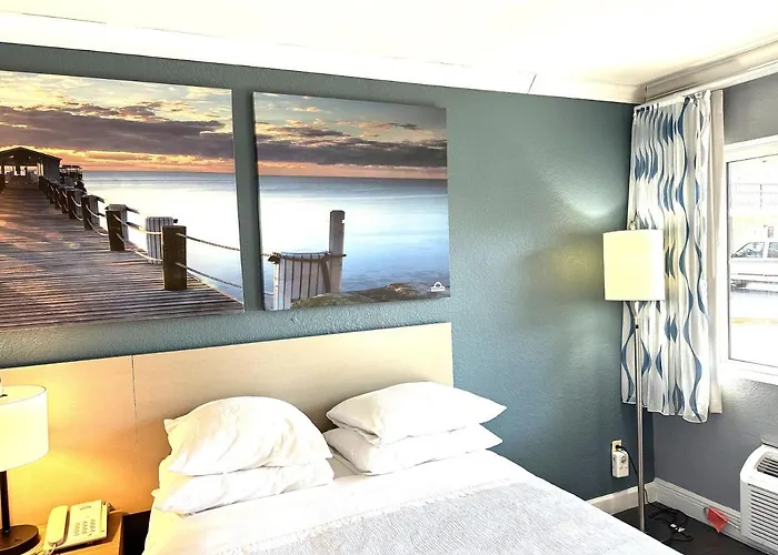 Days Inn By Wyndham Pensacola - Historic Downtown