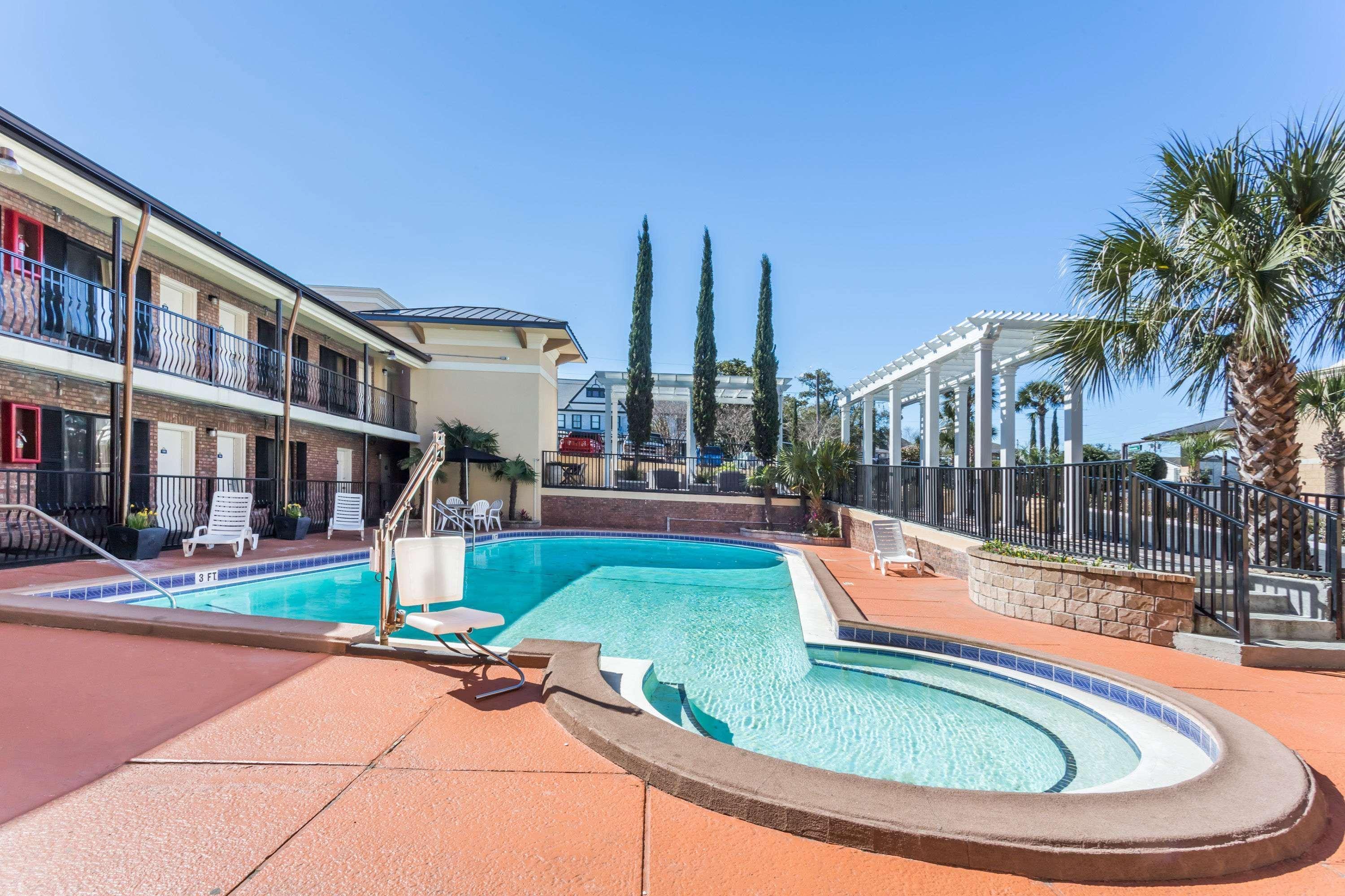 Days By Wyndham - Historic Downtown 2*