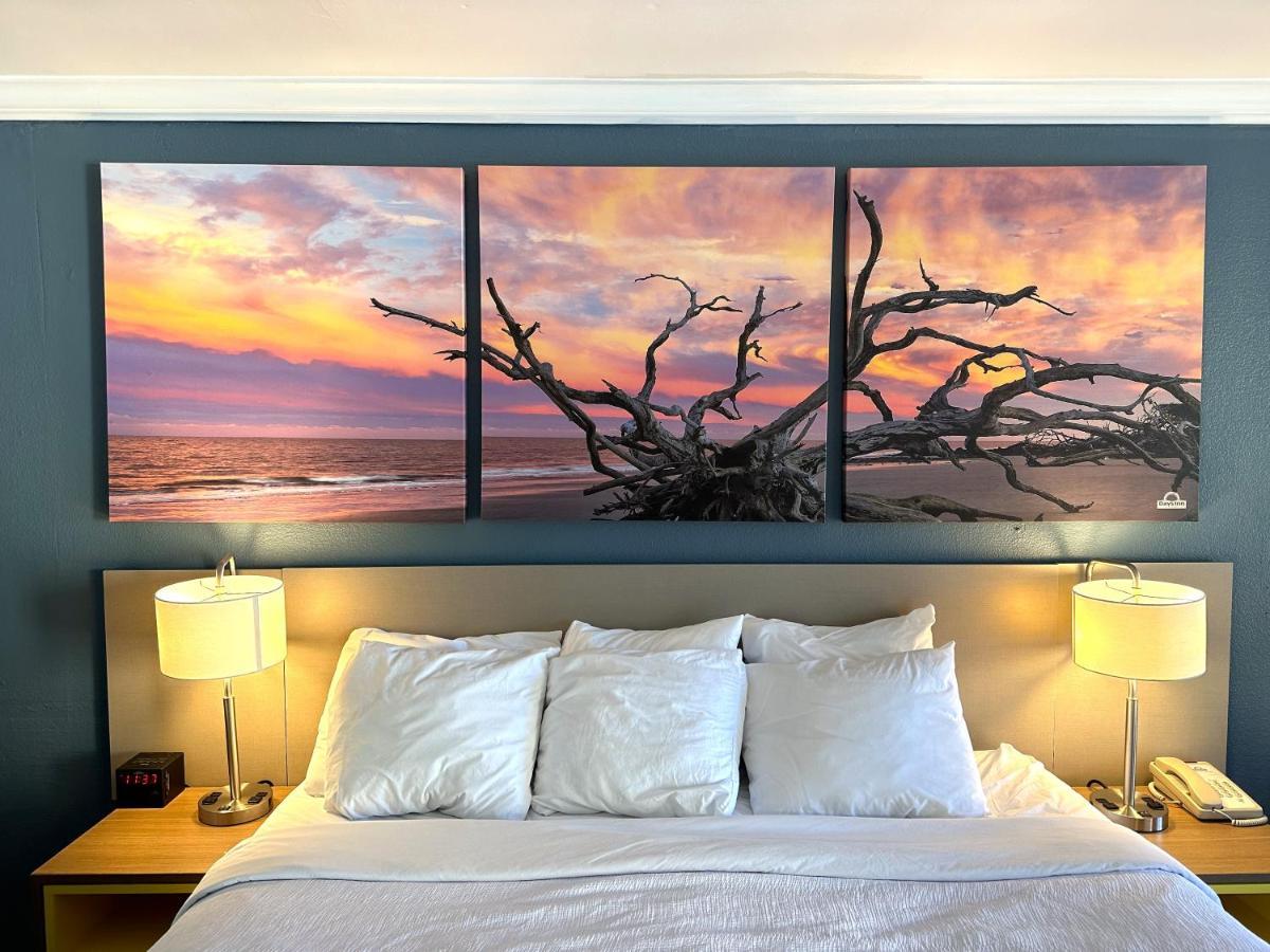 Days By Wyndham - Historic Downtown Hotel