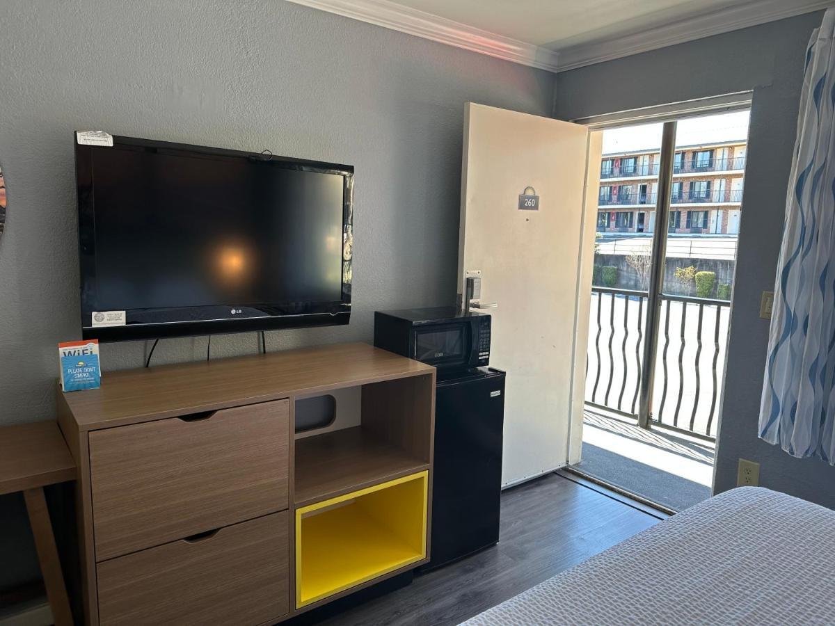 Hotel Days By Wyndham - Historic Downtown