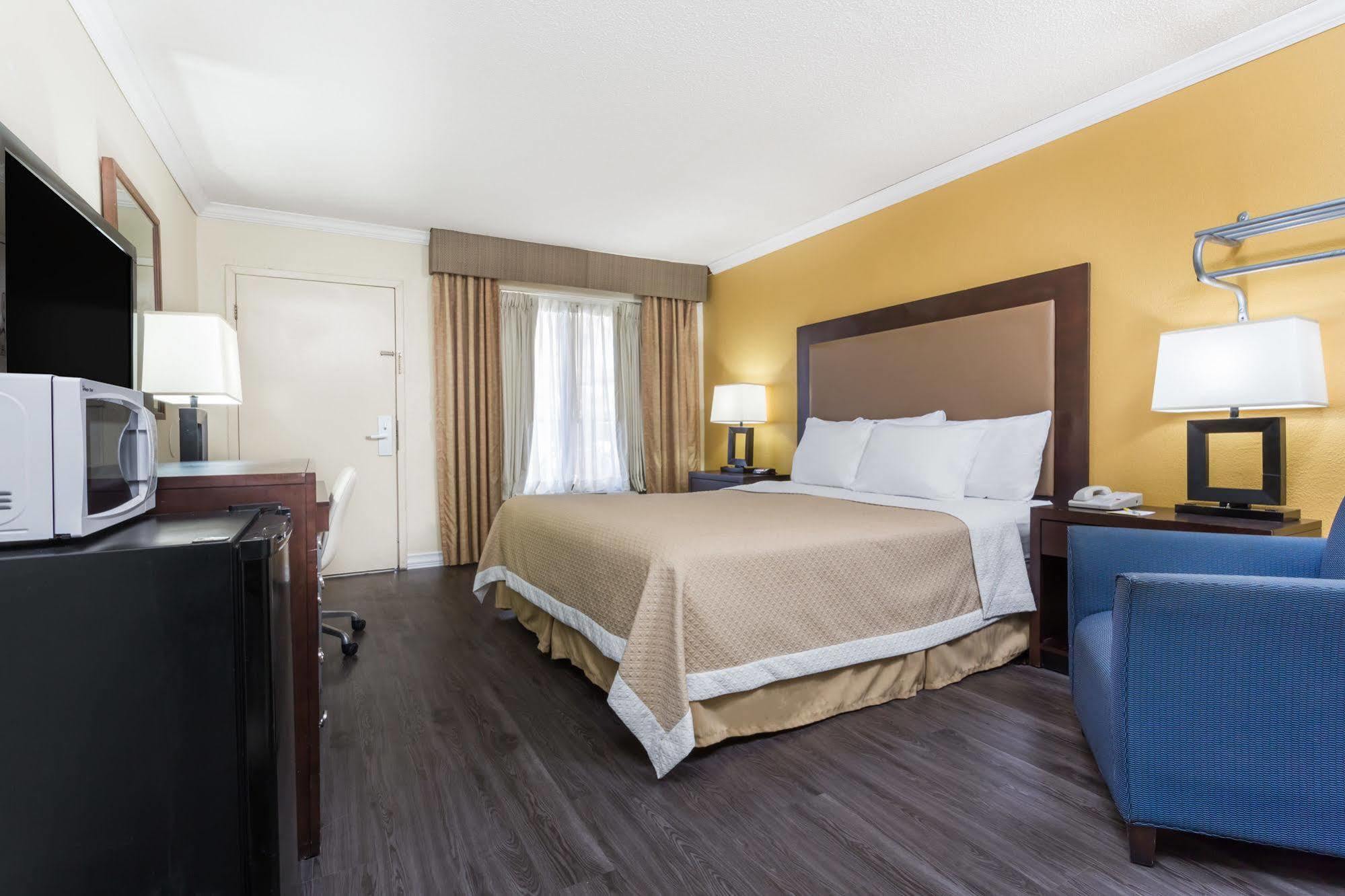 Days By Wyndham - Historic Downtown Hotel 2*