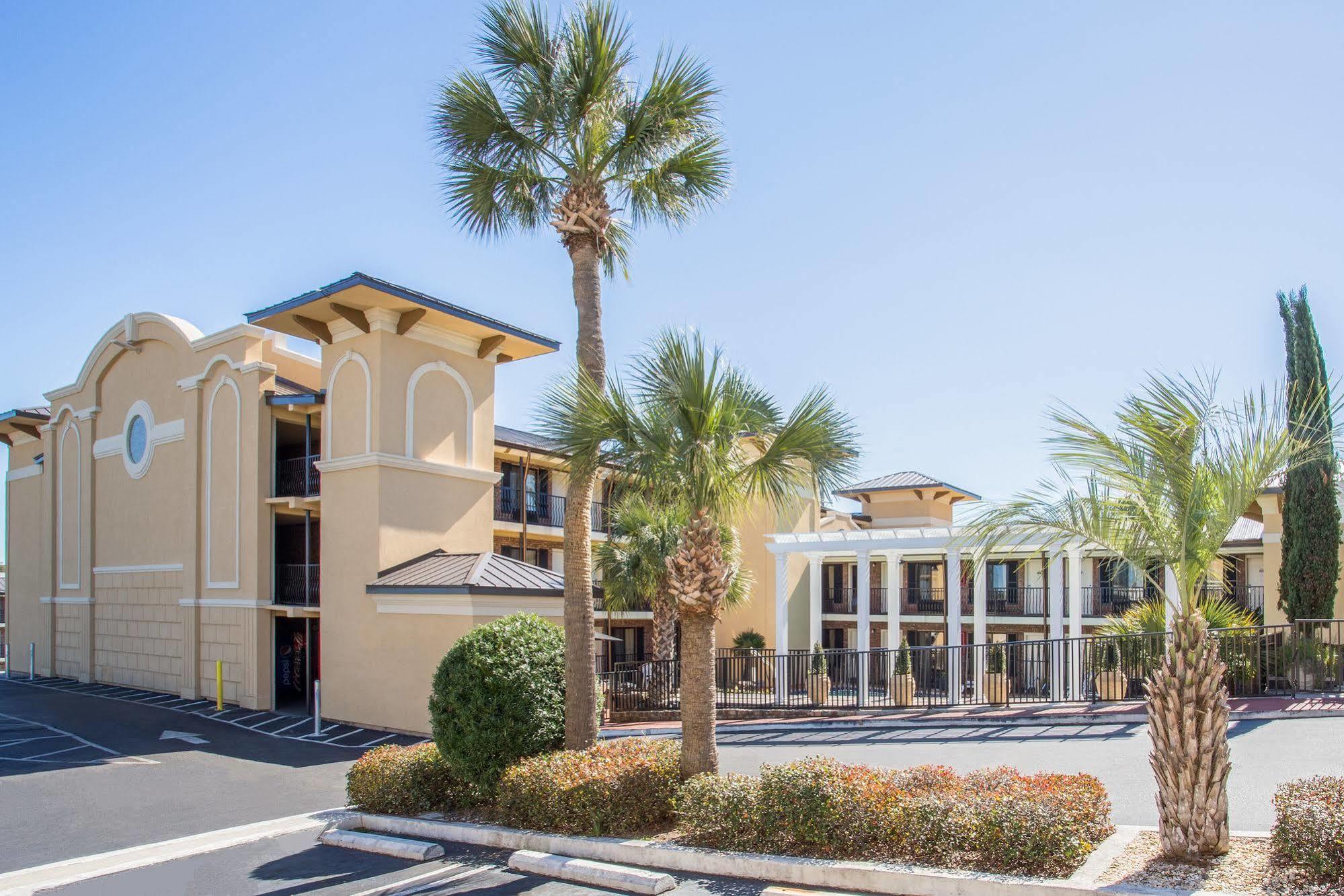 Days By Wyndham - Historic Downtown Hotel 2*